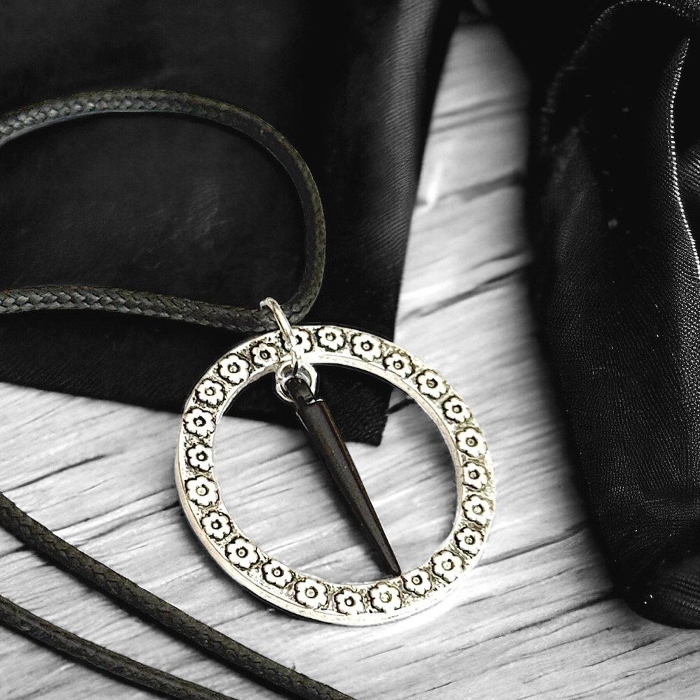 5 For $25💫Alternative Black
Spike Silver Circle Pendant Necklace